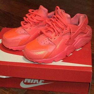 SIZE: US 6.5 WOMENS AIR HUARACHE RUN PRM.